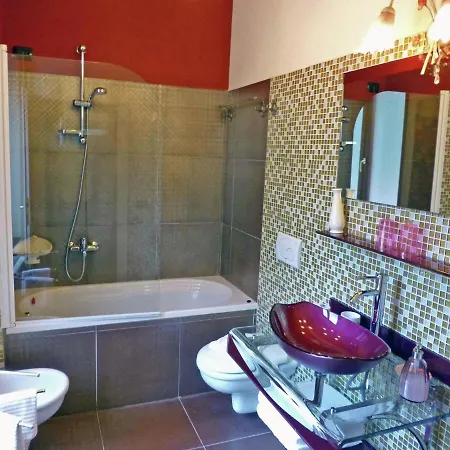 Luxurious In Pistoia With Jacuzzi And Pool