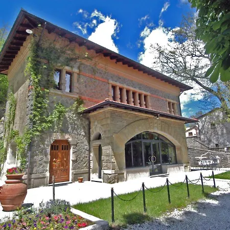 Villa Luxurious In Pistoia With Jacuzzi And Pool Campo Tizzoro